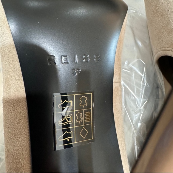 REISS Pointed Toe suede Pump in cream beige NEW - Picture 8 of 8